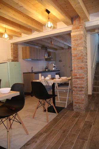 a kitchen with a table and chairs in a room at b&b Due Perle in Chioggia