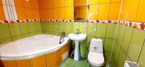 A bathroom at Yanovskogo 1k Shin