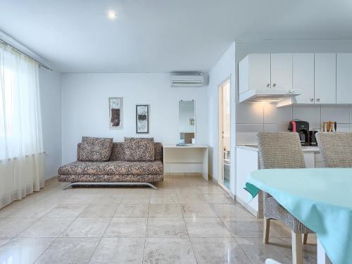 Apartment Nika-12 by Interhome
