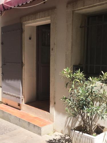 Afbeelding uit fotogalerij van Studio Apartment Centre Historique in Arles