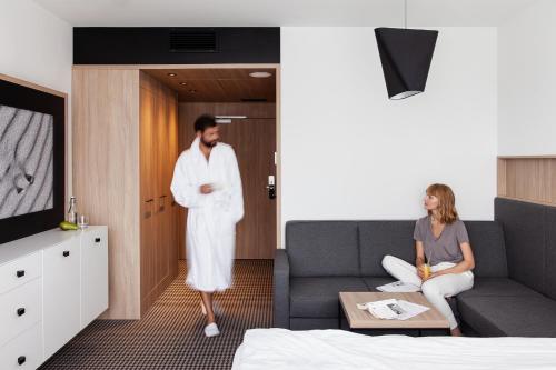 a man and a woman in a hotel room at Hotel Shuum Boutique - Destigo Hotels in Kołobrzeg