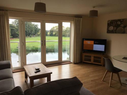 Gallery image of Penthouse Apartment On The River - 65 Skipper Way in Saint Neots