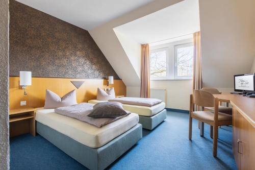 Posteľ alebo postele v izbe v ubytovaní WAGNERS Seehotel Schleusingen