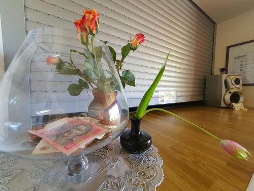 a vase with flowers in it on a table at Gabriel in Maardu