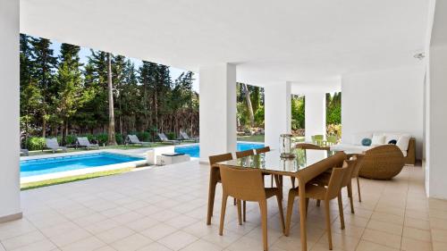 Splendid Villa With 6 Bedrooms Next To Mistral Beach, Puerto ...