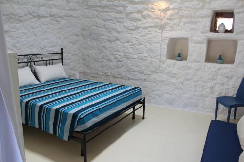 A bed or beds in a room at Trullo Le Macchie