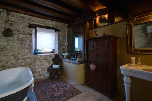 Koupelna v ubytování La Brunelde