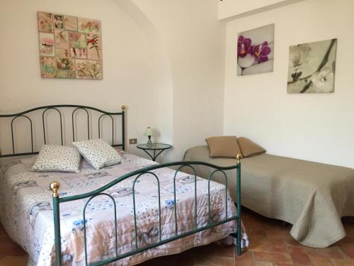 a bedroom with two beds in a room at Agriturismo San Leone in Volterra