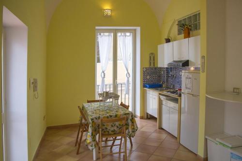 Kitchen o kitchenette sa Il Borghetto Apartments & Rooms