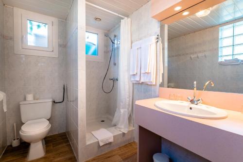 Een badkamer bij Hotel Des Tilleuls