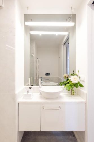 Boutique Rentals- Bliss By The Sea Apt- Ocean views in Foz Beach