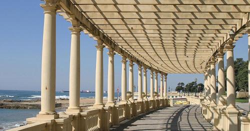 Boutique Rentals- Bliss By The Sea Apt- Ocean views in Foz Beach