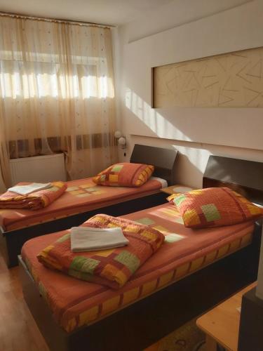 Säng eller sängar i ett rum på Hotel Turist