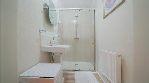 Ένα μπάνιο στο The Old Tramhouse Self Catering Apartments