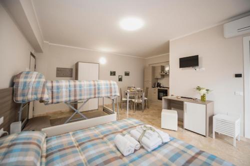 a bedroom with a bed and a kitchen and a table at B&B Il Risveglio del Cavaliere in Gioia dei Marsi