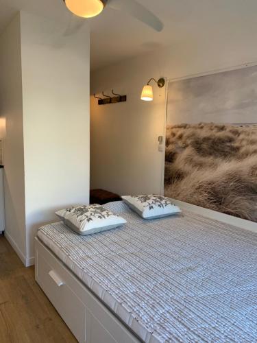 En eller flere senge i et værelse på Appartement avec terrasse au centre de GRUISSAN