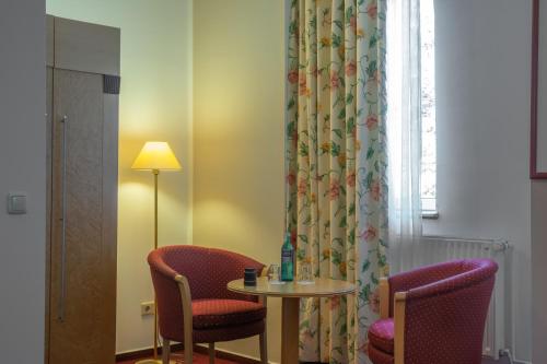 Ein Sitzbereich in der Unterkunft Hotel Klosterturm