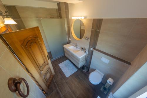 an overhead view of a bathroom with a sink and a toilet at Hotel Klosterturm in Hildesheim