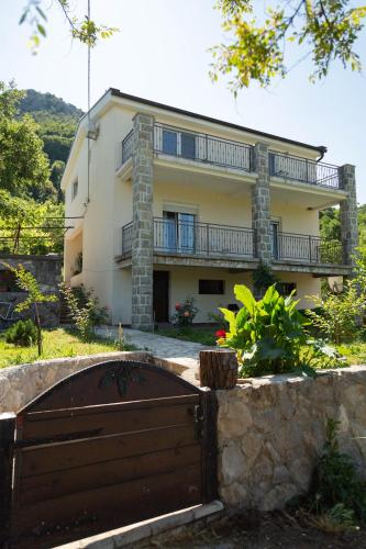 a house with a gate in front of it at Plamenatz studio apartments in Virpazar