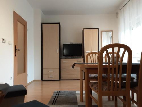 Televiisor ja/või meelelahutuskeskus majutusasutuses Jozefin apartman