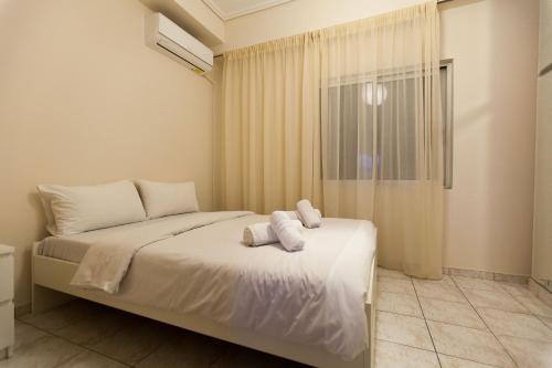 a bedroom with a bed with towels on it at Acropolis view and 360 degrees in Athens