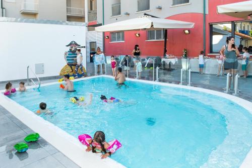 Bazén v ubytovaní Hotel Rio Bellaria alebo v jeho blízkosti