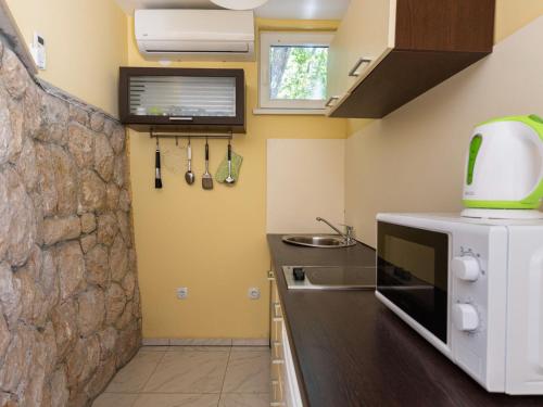 Zdjęcie z galerii obiektu Captivating Holiday Home in Tribanj near the Sea w mieście Tribanj-Krušćica