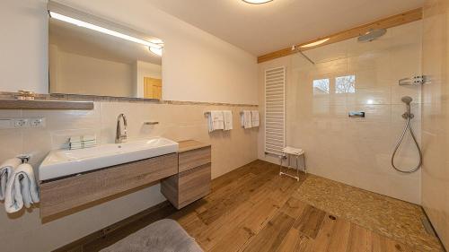 Ένα μπάνιο στο Ferienhaus STOARÖSERL