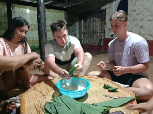 Επισκέπτες που μένουν στο Quang Thuận Bản Giốc Homestay