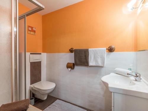 a bathroom with a toilet and a sink at Appartement Baumgartner in Westendorf