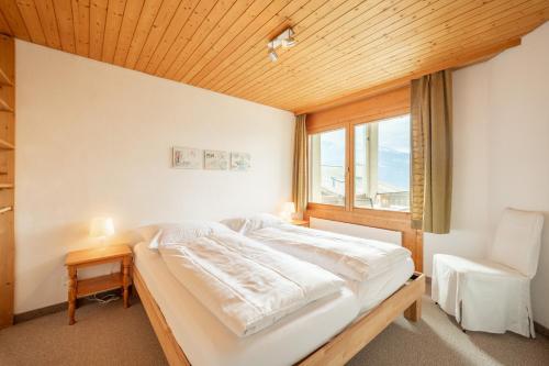a bedroom with a bed and a wooden ceiling at Casa Pignola in Falera