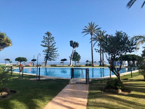 Piscina cerca de Castillo Santa Clara