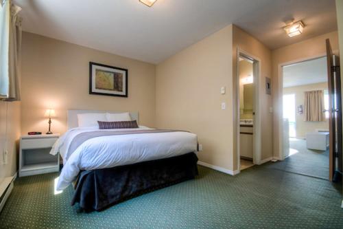 Creston Hotel & Suites – Photos 3
