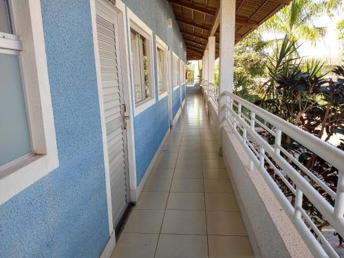 a corridor of a house with blue walls and a white railing at Lacqua diRoma 1 - Apartamentos JN in Caldas Novas