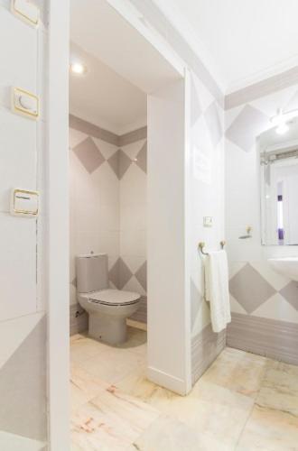 a bathroom with a toilet and a sink at Apartamento Xixo in Benidorm