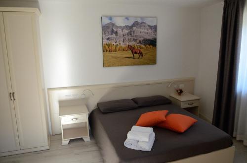 a bedroom with a bed and a painting on the wall at Al Trifoglio in Campodenno