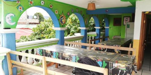 a room with a table and a window at Iguana Hostel in San Cristóbal de Las Casas