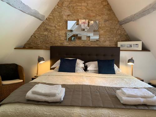 Ein Bett oder Betten in einem Zimmer der Unterkunft Gîte - Le Reclaud du Noyer