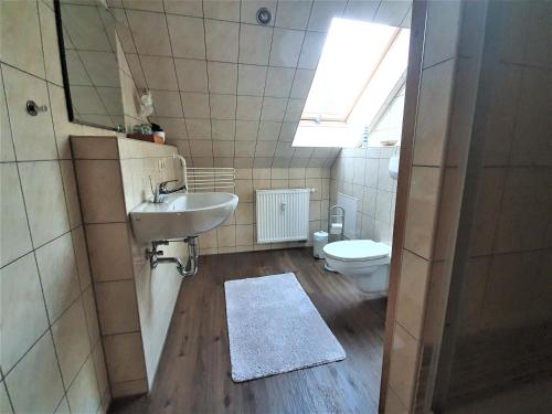 a bathroom with a sink and a toilet at Ferienwohnung Jamie in Ostseebad Karlshagen