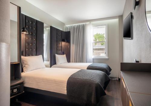 Ένα ή περισσότερα κρεβάτια σε δωμάτιο στο Point A Hotel London Paddington