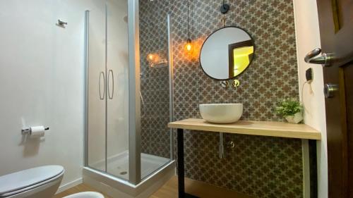Bilik mandi di La Tortorella Room & Apartment