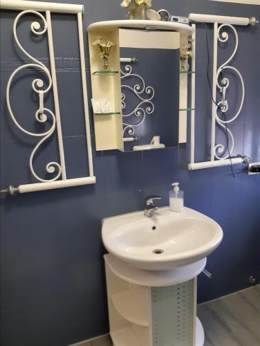 a bathroom with a white sink and a mirror at B&B La Mandragola in Berra
