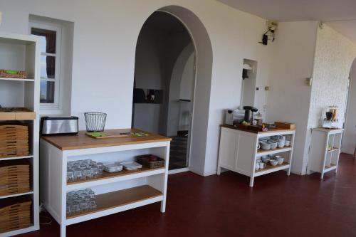 
A kitchen or kitchenette at Azur Hotel
