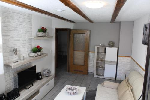 a living room with a couch and a television at Ferienwohnung Martin in Eschwege