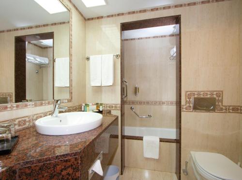 a bathroom with a sink and a shower at Hotel Riu Palace Tres Islas in Corralejo