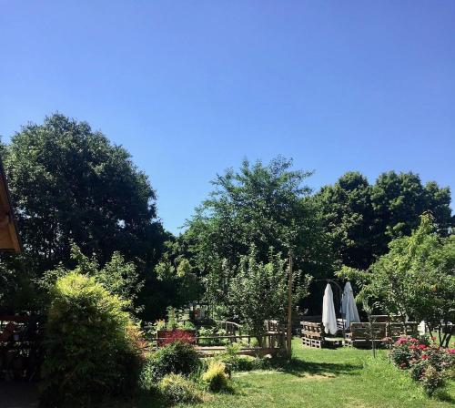 Κήπος έξω από το Cascina Bellaria