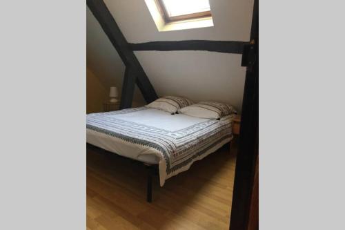 En eller flere senge i et værelse på T3 duplex industriel hyper centre ville historique