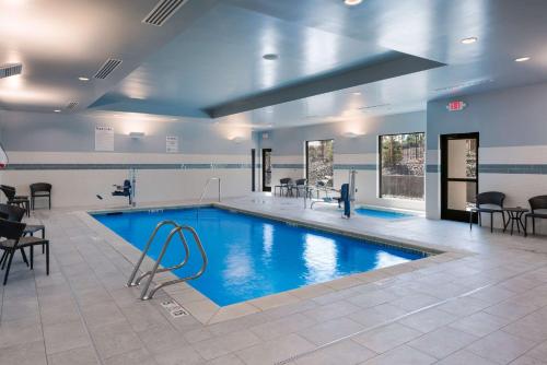 a large swimming pool in a building at Comfort Suites Kennewick at Southridge in Kennewick