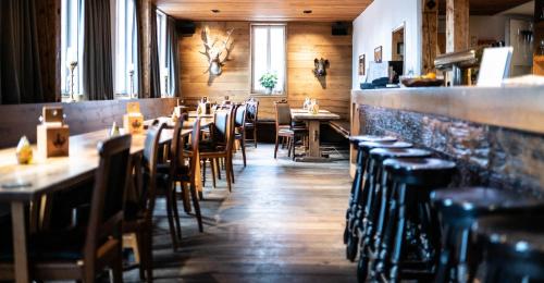 a dining room with tables and chairs in a restaurant at Hotel Wirtshaus Garbe in Stuttgart