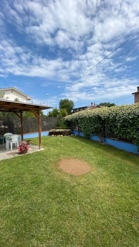a yard with a gazebo and a pool at B&B Dolce Sogno in SantʼElpidio a Mare
